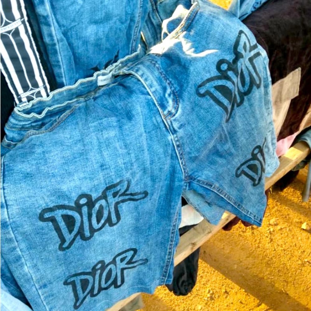 Clothes - Picture 1 of 4